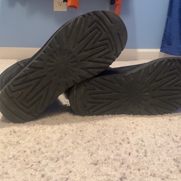 Women’s Black Ugg Boots - Picture 3 of 4